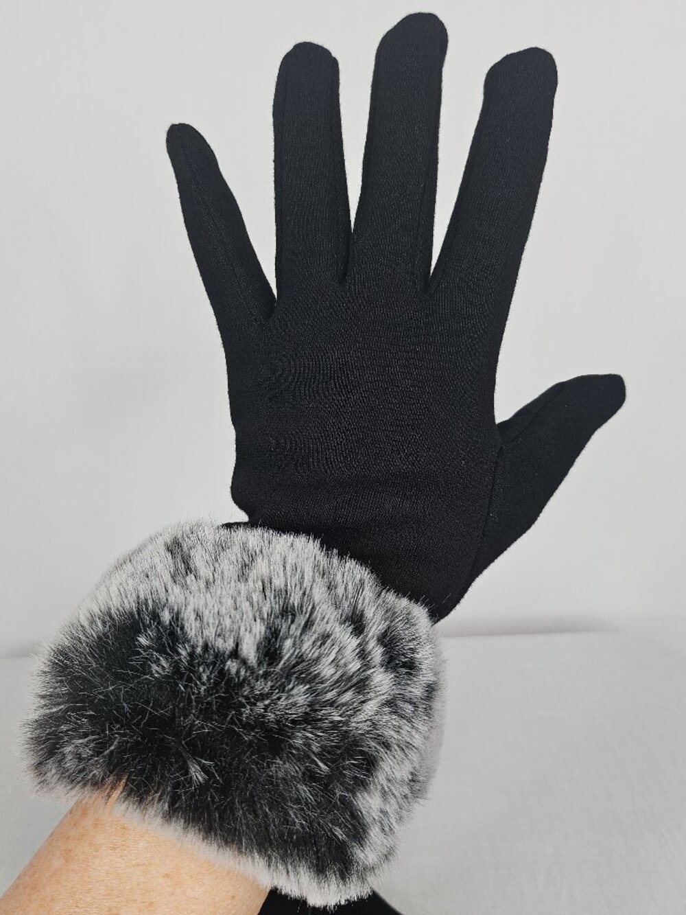 2 Chic Faux Fur Touchscreen Gloves I Black & Gray I Women's Size Small I NWOT